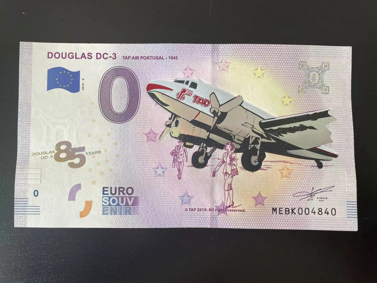 85 years Douglas DC-3 TAP Air Portugal gold