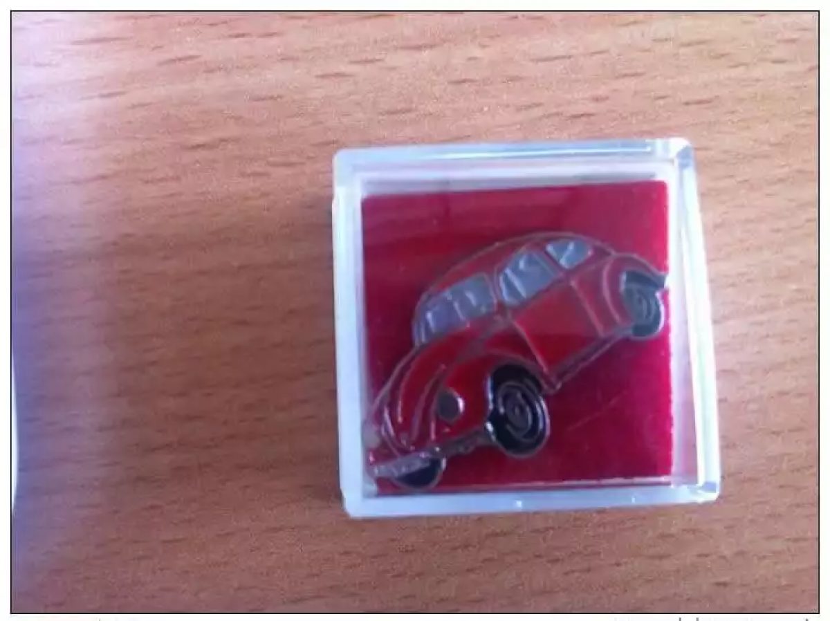 PIN'S VW VOLKSWAGEN BEATLE KÄFER RED! In a box