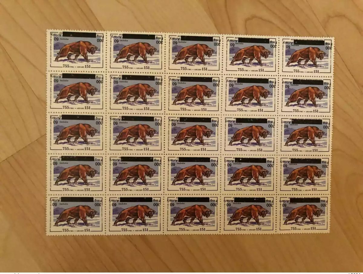 Madagascar 1998 / 1999 Mi. 1205 Dinosaure Smilodon surcharge renversée planche