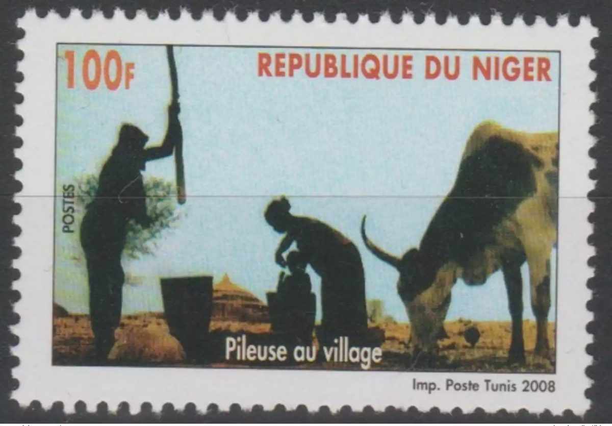 Niger 2008 Mi. 2007 Pileuse in the village 1 val.