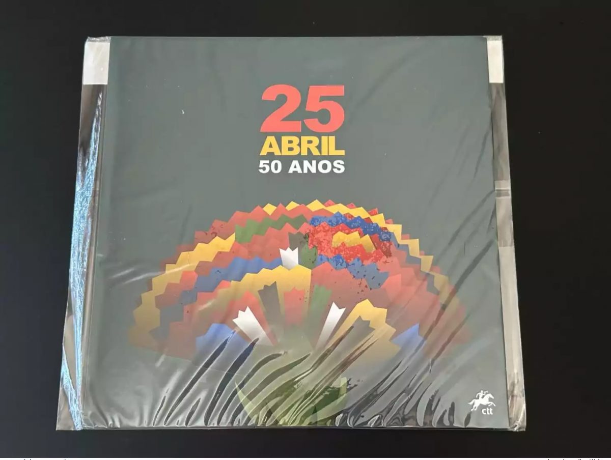 Portugal Angola Cabo Verde 2024 folder 25 Abril 50 Anos émission commune fleur