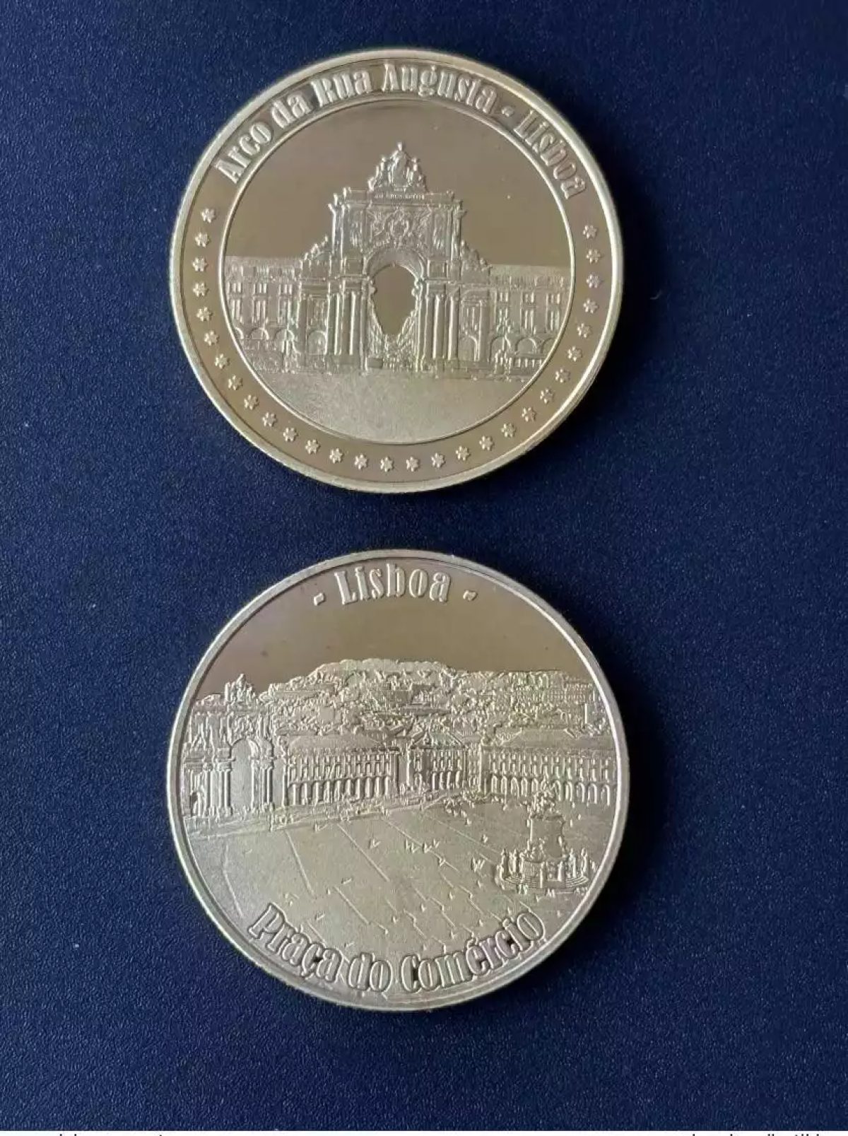 Arco da Rua Augusta souvenir medal - Praça do Comércio Lisboa