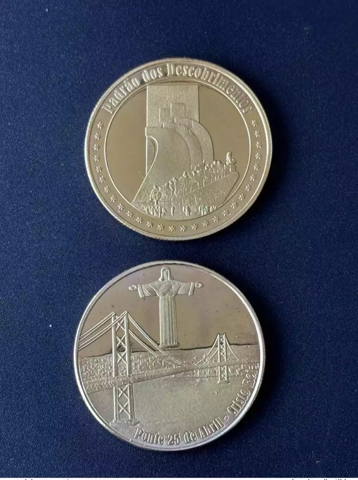 Padrao dos Descobrimentos Ponte 25 de Abril Cristo Rei Lisbon souvenir medal