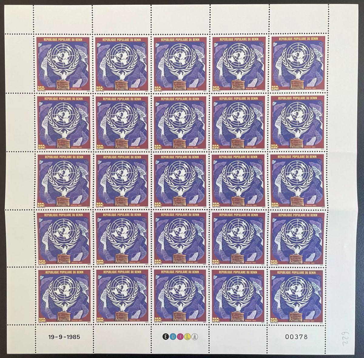 Bénin 1985 YT 622 planche ONU Nations Unies emblème colombe paix couronne dove