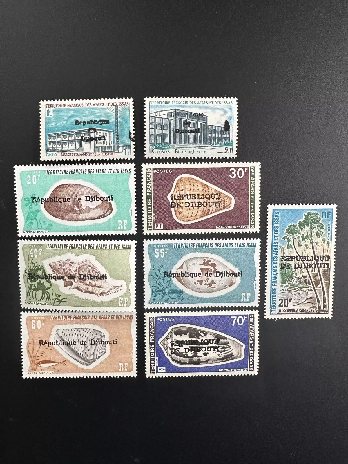 Djibouti 1977 Mi. A-N 195 (9v) surcharge locale coquillages bâtiments palmiers
