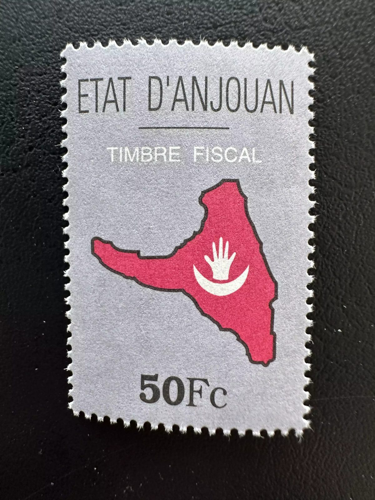 Anjouan Comores 1999 fiscal 50FC carte île main croissant drapeau emblème neuf