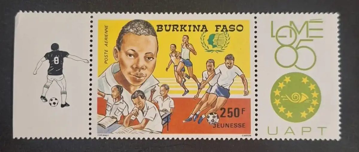 Burkina Faso 1985 Mi. 1074 Poste aérienne jeunesse football Lomé 85