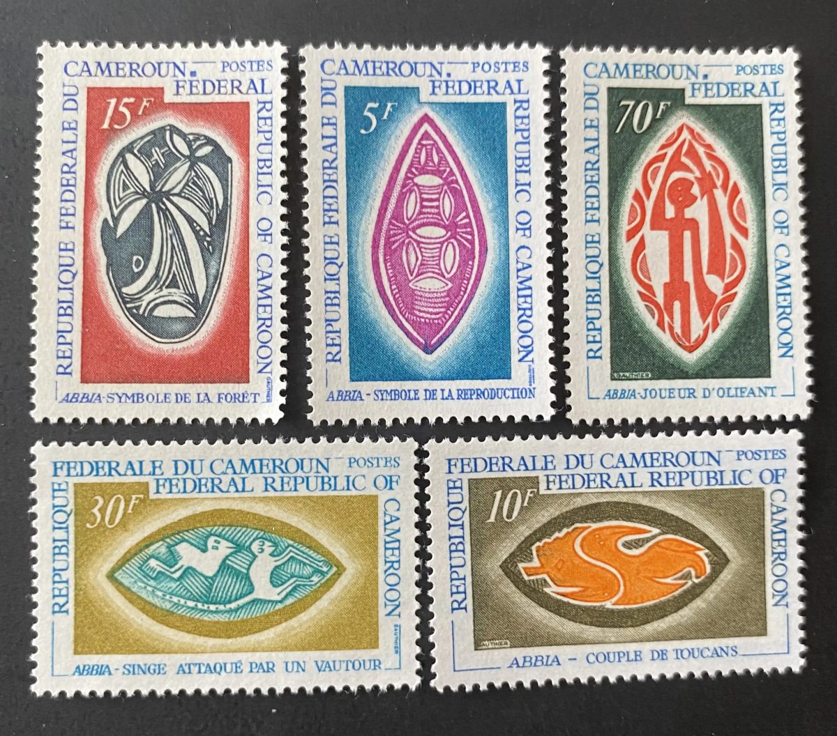 Cameroun 1969 Mi. 572-576 Abbia art traditionnel symboles forêt toucans
