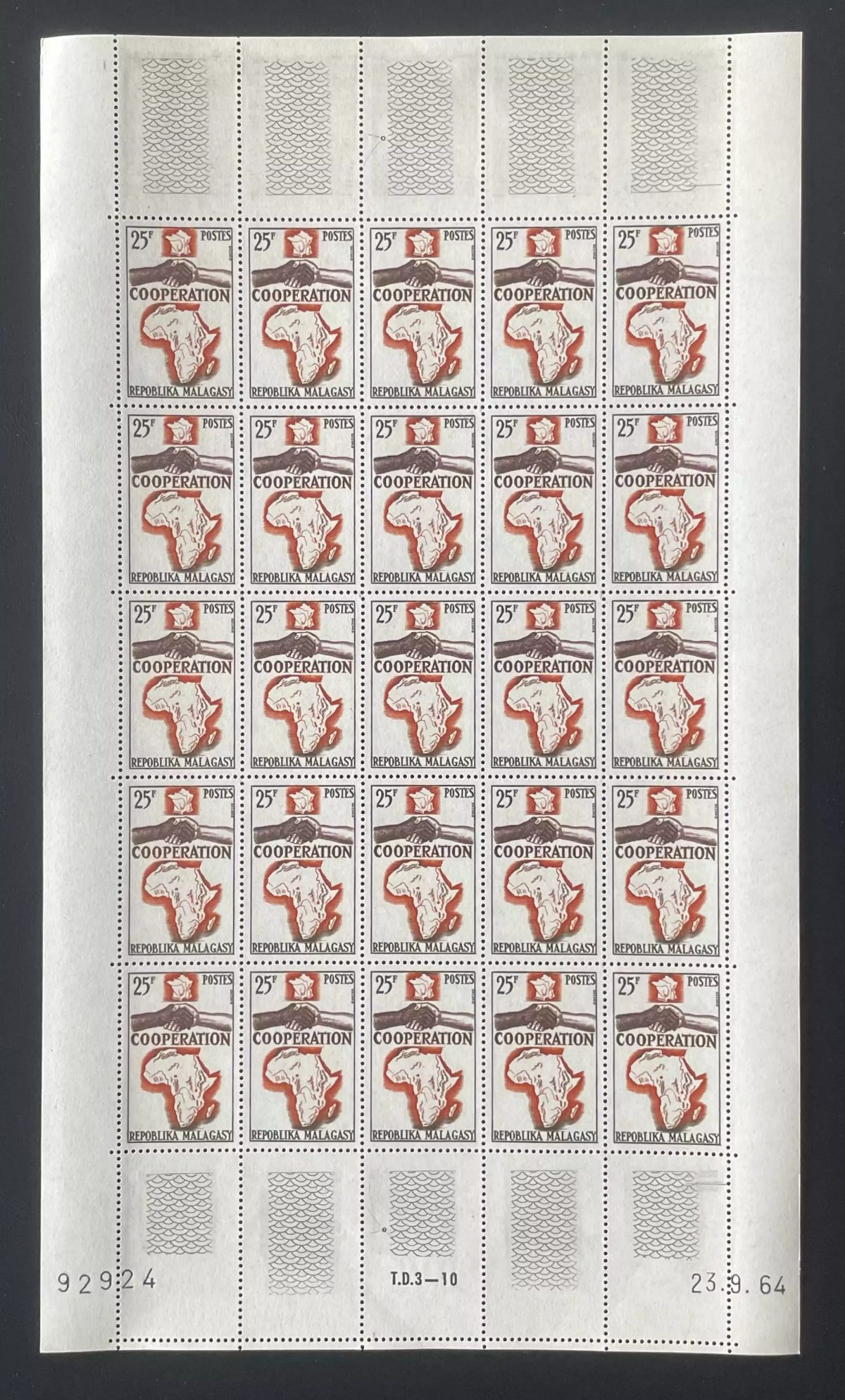 Madagascar 1964 YT 399 sheet Africa cooperation map hands