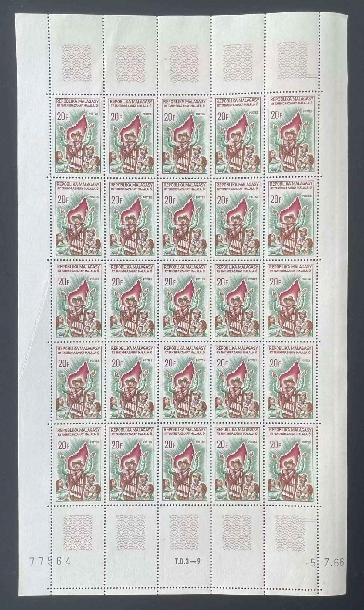 Madagascar 1966 YT 425 planche hymne national drapeau patriotisme