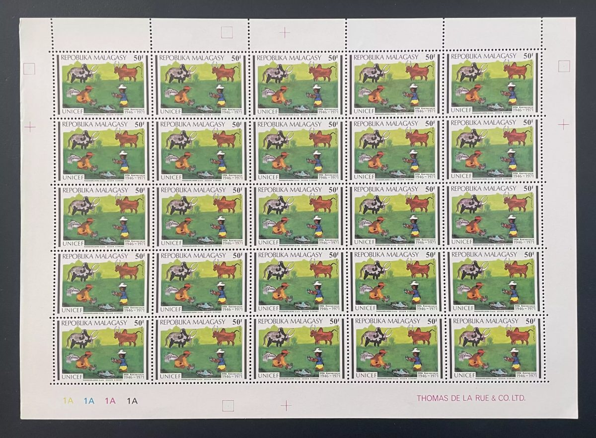 Madagascar 1971 YT 495 planche UNICEF anniversaire dessin enfant zébu