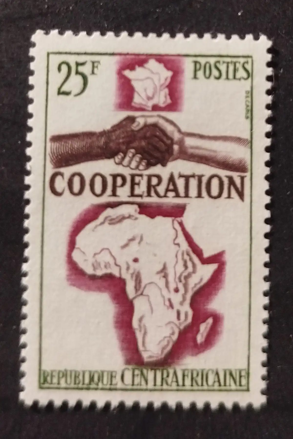 Centrafrique 1964 Mi. 68 coopération Afrique carte mains poignée