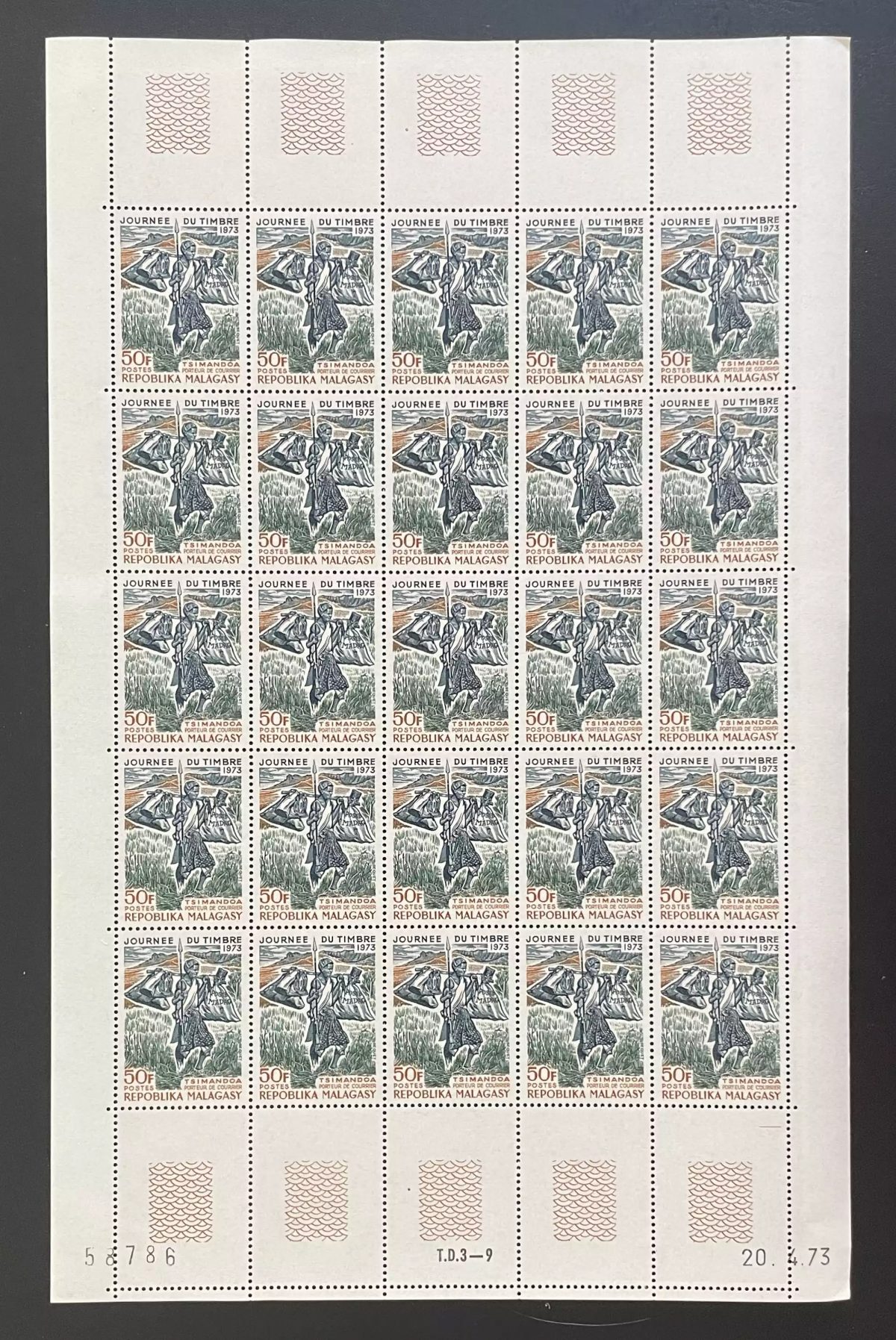 Madagascar 1973 YT 522 planche Journée du timbre Tsimandoa porteur
