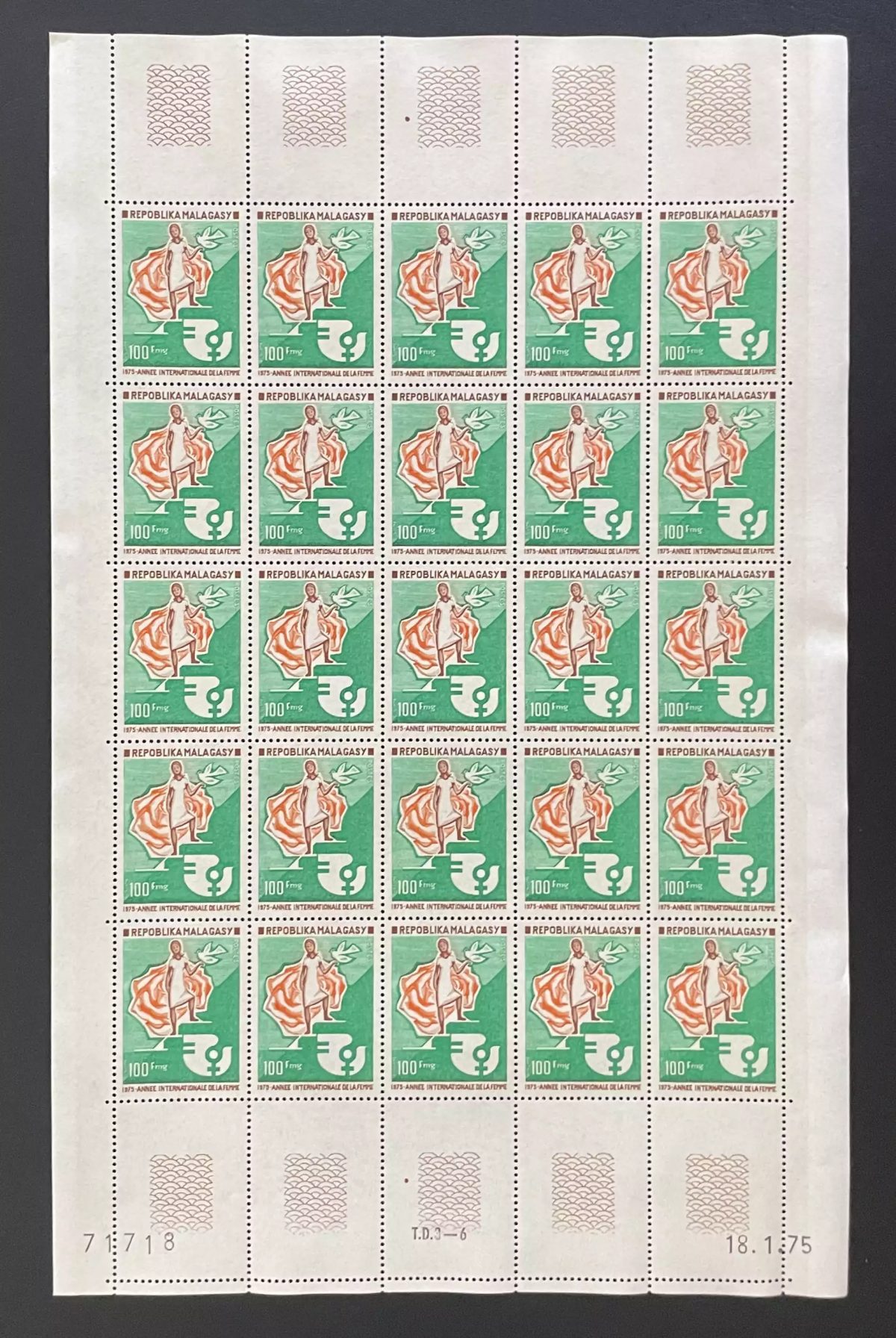 Madagascar 1975 YT 555 sheet International Women's Year rose dove