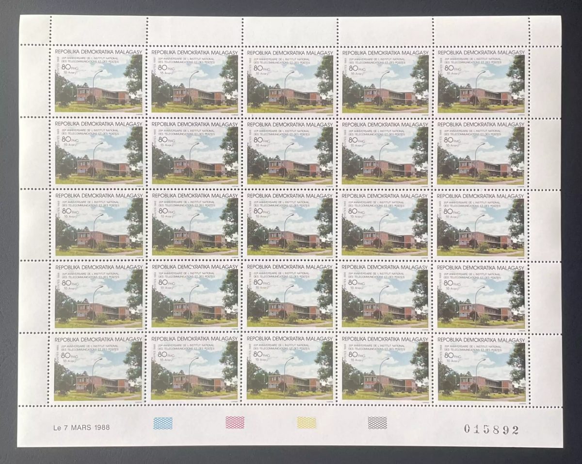 Madagascar 1988 YT 860 planche Institut Télécommunications Postes