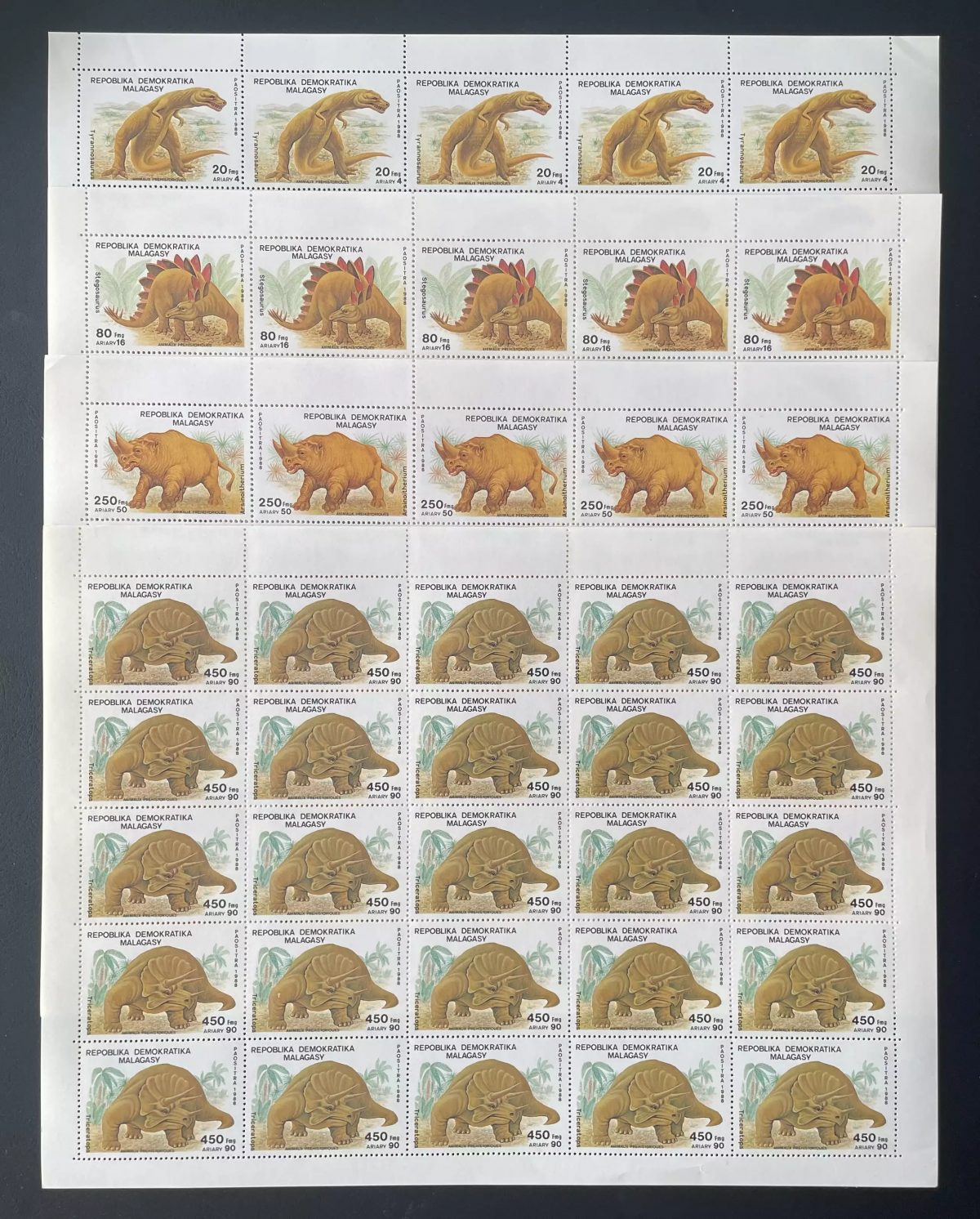 Madagascar 1989 YT 896-899 sheet dinosaurs prehistoric animals T-Rex