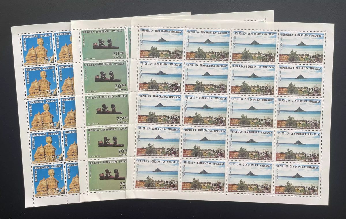 Madagascar 1989 YT 943-945 sheet landscapes rocks sculpture lake volcano