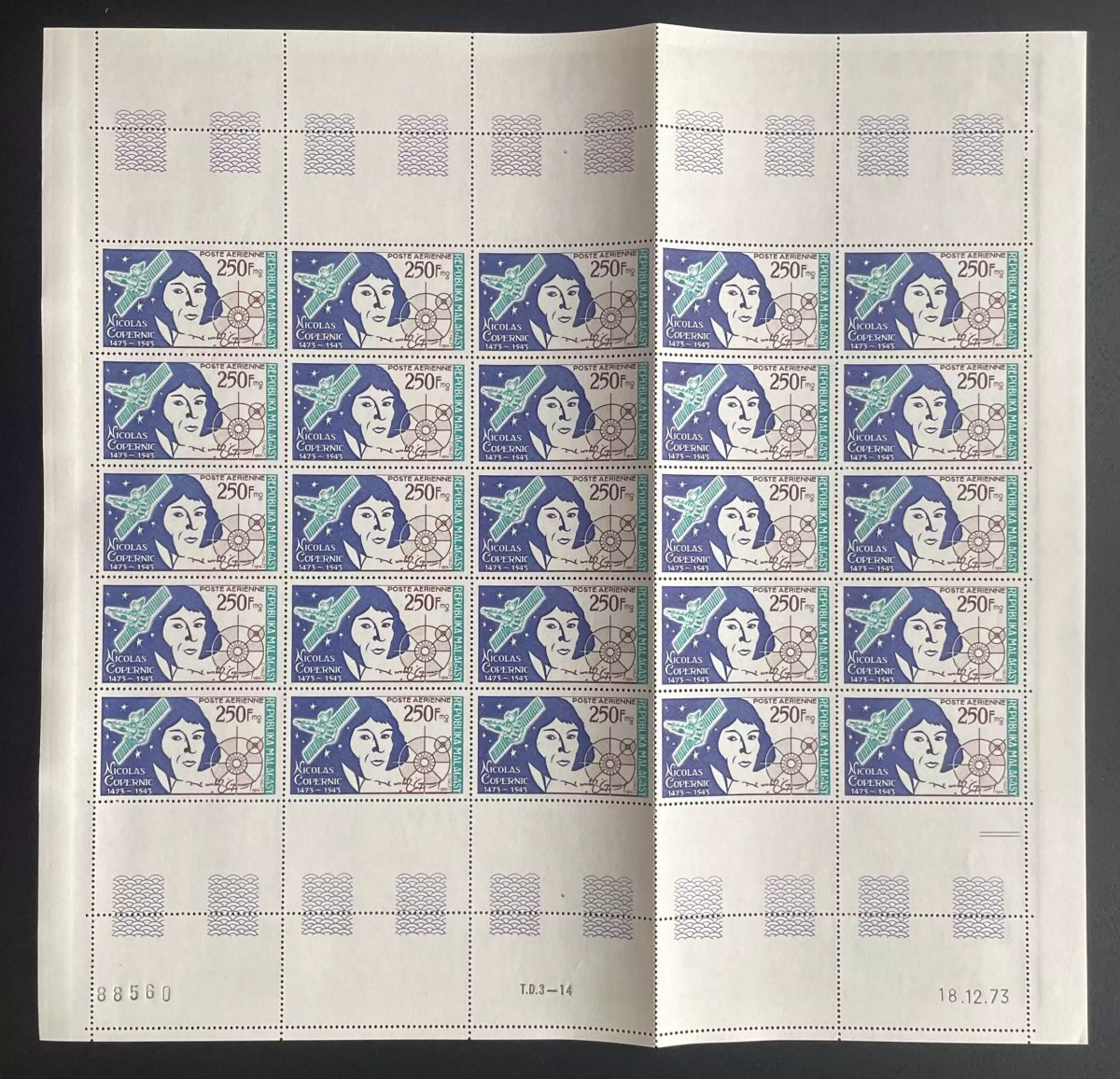 Madagascar 1974 YT PA 134 planche Nicolas Copernic astronomie satellite