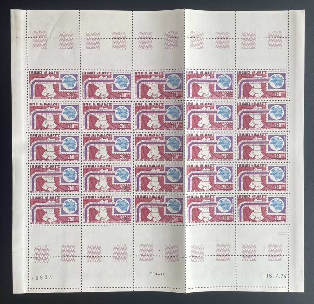 Madagascar 1974 YT PA 142 planche centenaire UPU Union Postale globe