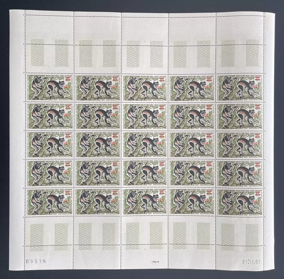 Madagascar 1968 YT PA 106 planche Indri brevicaudatus lémurien surcharge