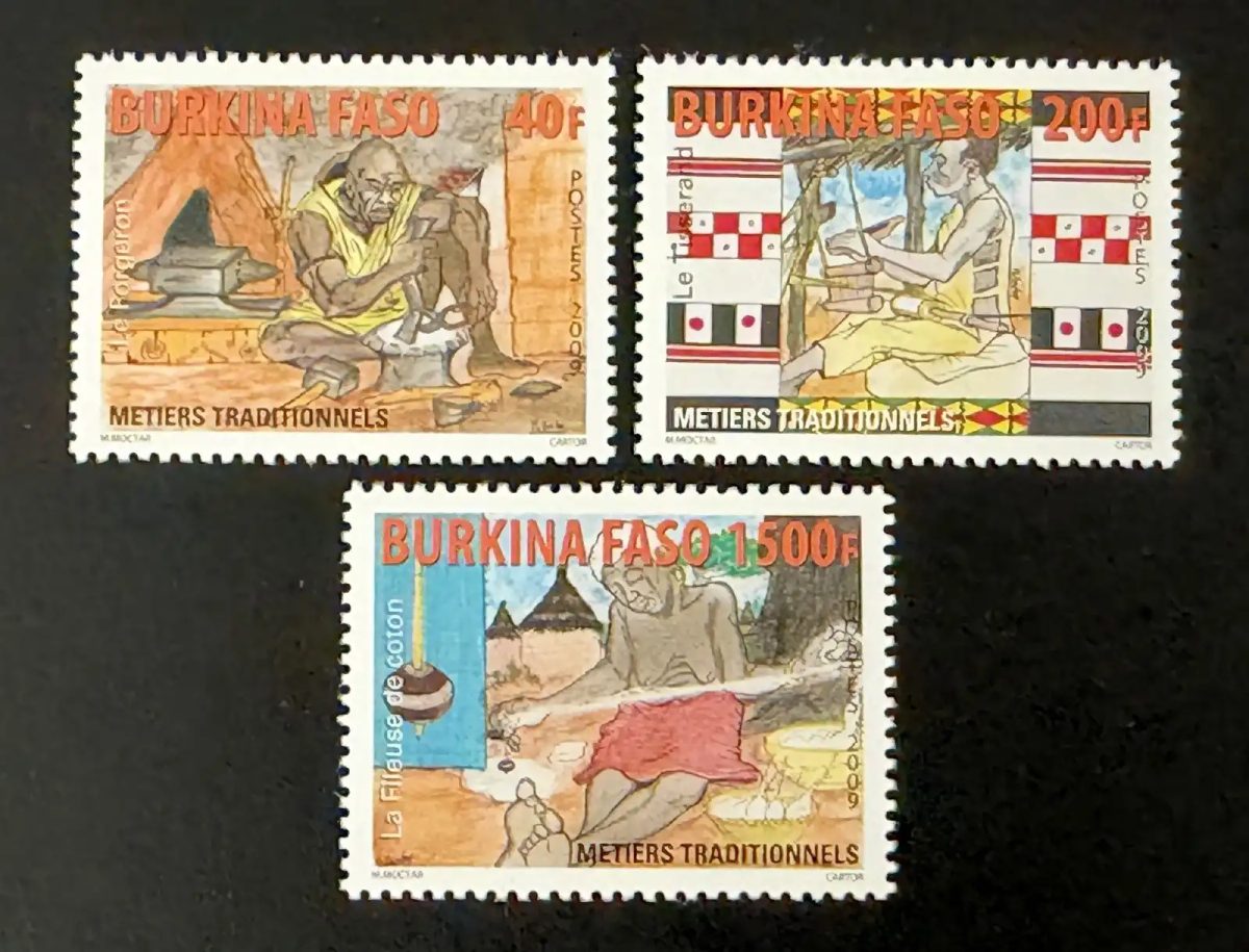 Burkina Faso 2009 Mi. 1929-1931 métiers traditionnels forgeron tisserand