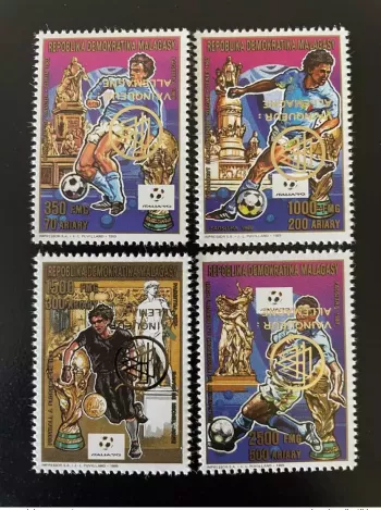 Madagaskar 1989/1993 Aufdruck kopfstehend Mi. 1543-1546A Italia 1990 Fußball