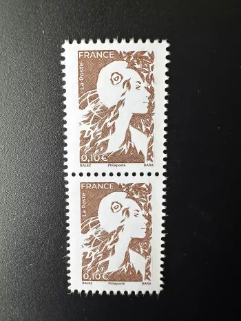 Frankreich 2025 Vertikales Plattenpaar Marianne de l'Avenir 0,10 € gummiert