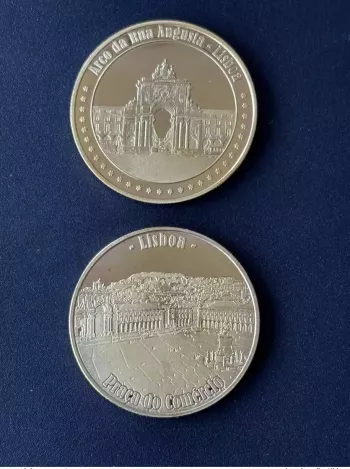 Arco da Rua Augusta souvenir medal - Praça do Comércio Lisboa