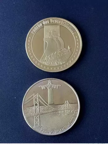 Padrao dos Descobrimentos Ponte 25 de Abril Cristo Rei Lisbon souvenir medal