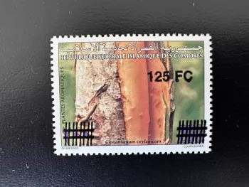 Comores 2001 Mi. 1780 125F sur 200F surchargé Plantes aromatiques Cinnamomum