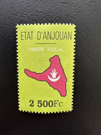 Anjouan Comores 1999 fiscal 2500FC carte île main croissant revenue