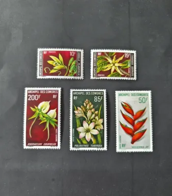 Comores 1969 Mi. 97-101 fleurs tropicales Vanille Ylang-Ylang Heliconia